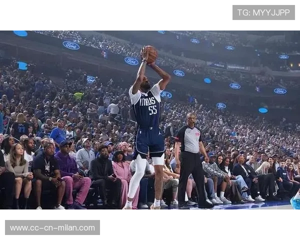 戴维斯防守收缩得当,洛杉矶防守阵地坚如磐石