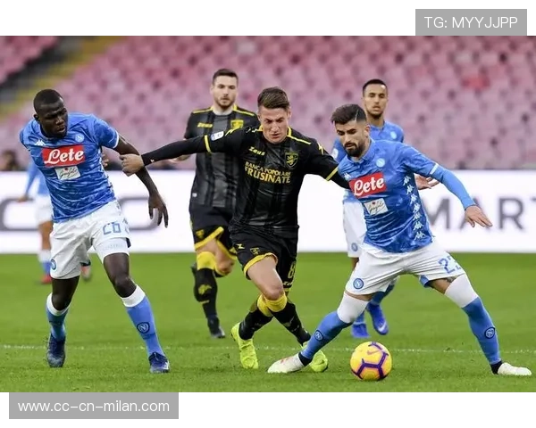 那不勒斯替补中场上演精彩远射进球——光影下的深度之战 那不勒斯替补中场上演精彩远射进球——光影下的深度之战